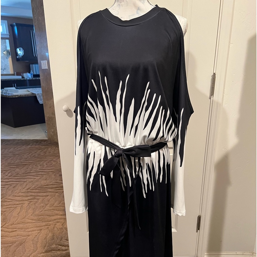 Abstract Maxi cold shoulder dress